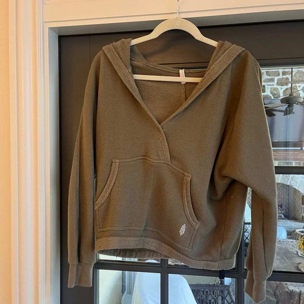 Free People Movement Reyes Solid Hoodie Size XS great condition, sold out online - Picture 2 of 2